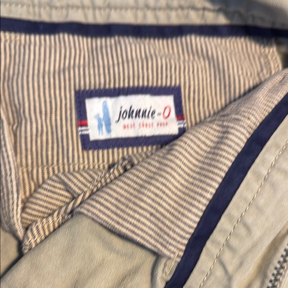 Johnnie O Khaki Men’s Flat Front shorts 33W with Relaxed Fit in good condition. - Picture 2 of 3